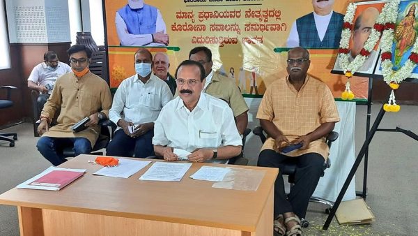 ರೈಲ್ವೆ ಬಜೆಟ್ ಮಂಡಿಸಿದ್ದಾರೆ ರೈಲ್ವೆ ಬಜೆಟ್ ಮಂಡಿಸಿದ್ದಾರೆ