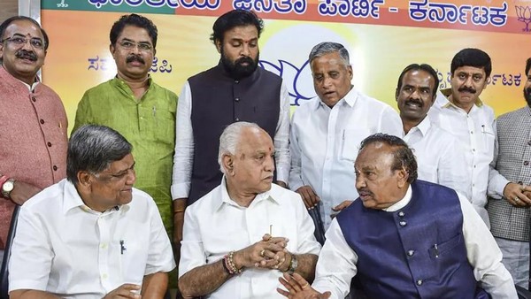 ರಾಜ್ಯ ಬಿಜೆಪಿ ಸರಕಾರ ಸತ್ಯ ಮುಚ್ಚಿಟ್ಟು ಜನರಿಗೆ ಮಂಕುಬೂದಿ ಎರಚುತ್ತಿದೆ ರಾಜ್ಯ ಬಿಜೆಪಿ ಸರಕಾರ ಸತ್ಯ ಮುಚ್ಚಿಟ್ಟು ಜನರಿಗೆ ಮಂಕುಬೂದಿ ಎರಚುತ್ತಿದೆ