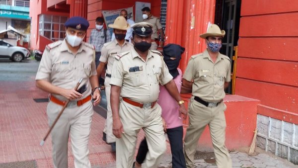 ಅಕ್ರಮ ಸಂಬಂಧಕ್ಕಾಗಿ ಹೆಂಡತಿಯ ಕೊಲೆ