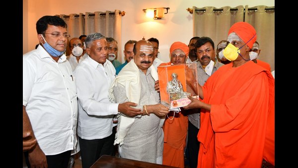 ಬೊಮ್ಮಾಯಿ ಹೊಗಳಿ ಸಿಎಂ ಬದಲಾವಣೆ ಸಮರ್ಥಿಸಿದ ವಿಶ್ವನಾಥ್!