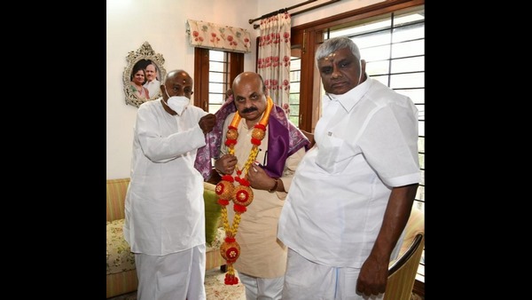 ಮಂತ್ರಿಗಳು ವಿಜಯೋತ್ಸವ ಆಚರಿಸುತ್ತಿದ್ದಾರೆ!