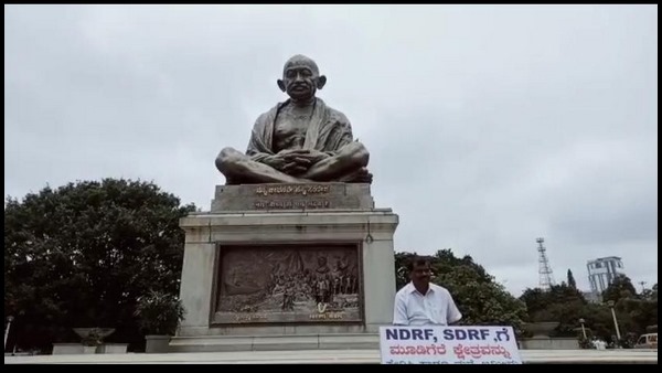 ತಮ್ಮ ಸರ್ಕಾರದ ವಿರುದ್ಧವೇ ಬಿಜೆಪಿ ಶಾಸಕ ಪ್ರತಿಭಟನೆ ತಮ್ಮ ಸರ್ಕಾರದ ವಿರುದ್ಧವೇ ಬಿಜೆಪಿ ಶಾಸಕ ಪ್ರತಿಭಟನೆ