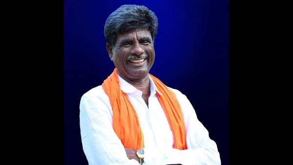  ತಾವೇ ಬಟ್ಟೆಗೆ ಇಸ್ತ್ರಿ ಹಾಕಿ ರಾಜಭವನಕ್ಕೆ ಬಂದರು