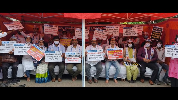 ಬೊಗಳೆ ಬಿಡುತ್ತಿರುವ ರಾಜ್ಯ-ಕೇಂದ್ರ ಸರ್ಕಾರಗಳು 