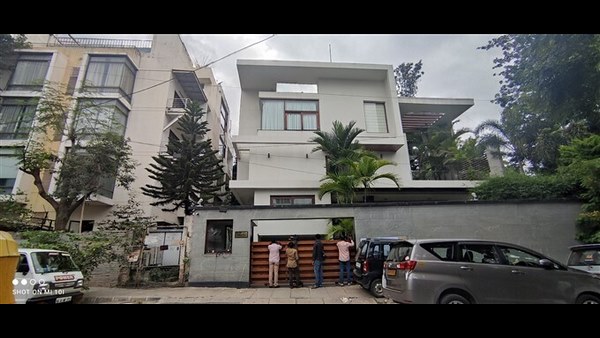 ಮಾಜಿ ಸಚಿವ ರೋಷನ್ ಬೇಗ್ ಮನೆ ಮೇಲೂ ಇಡಿ ದಾಳಿ