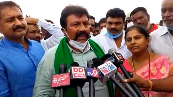  ನಾವು ನೀವು ರೈತರ ಬಗ್ಗೆ ಗುದ್ದಾಡೋಣ