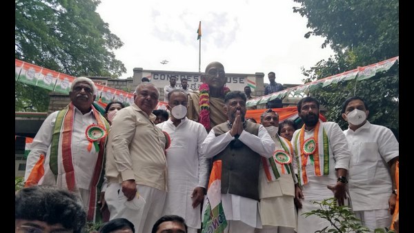 ಇಬ್ಬರು ದಿಗ್ಗಜರ ಬಗ್ಗೆ ಮಾತನಾಡುತ್ತಿದ್ದೇವೆ: ದಿನೇಶ್ ಗುಂಡೂರಾವ್ 