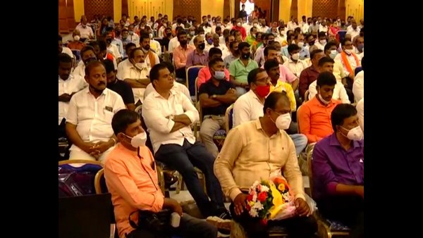 ಸಾರ್ವಜನಿಕರಿಂದ ಛೀಮಾರಿ