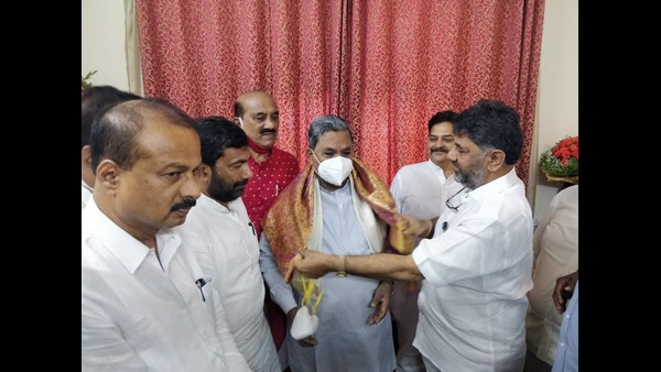 ಸರ್ಕಾರದ ವಿರುದ್ಧ ಬಿಜೆಪಿ ಶಾಸಕನ ಪ್ರತಿಭಟನೆ!