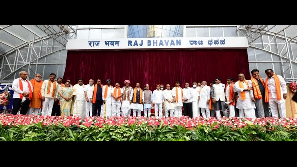 ಪ್ರಮಾಣ ವಚನ ಸ್ವೀಕರಿಸಿದ ನೂತನ ಸಚಿವರು