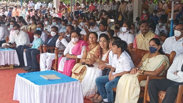  ಆರೋಗ್ಯ ಸಿಬ್ಬಂದಿಗೆ ಅಭಿನಂದನೆ