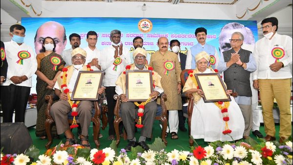 ಮೂವರಿಗೆ ದೇವರಾಜು ಅರಸು ಪ್ರಶಸ್ತಿ ಪ್ರದಾನ!