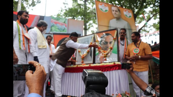 ಸಿಎಂ ಬೊಮ್ಮಾಯಿ ಕಾರ್ಯಕ್ಷಮತೆಗೆ ಚಪ್ಪಾಳೆ!