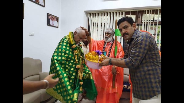 ಸ್ವಾಮೀಜಿಗಳ ಭೇಟಿ ಮುಂದುವರೆಸಿದ ಮಾಜಿ ಸಿಎಂ ಯಡಿಯೂರಪ್ಪ ಸ್ವಾಮೀಜಿಗಳ ಭೇಟಿ ಮುಂದುವರೆಸಿದ ಮಾಜಿ ಸಿಎಂ ಯಡಿಯೂರಪ್ಪ
