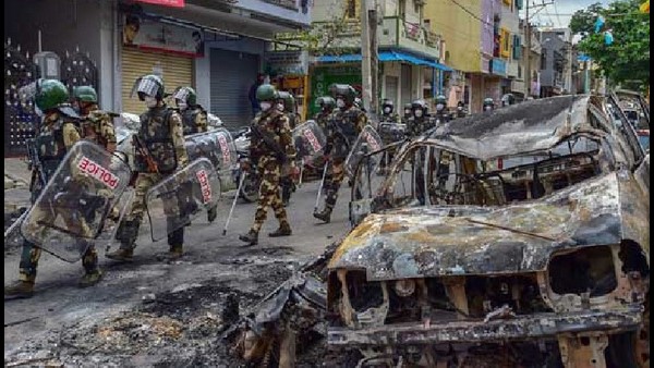 ಒಂದು ಕೋಟಿ ಪರಿಹಾರ ಕೋರಿ ಅಖಂಡ ಶ್ರೀನಿವಾಸ್ ಅರ್ಜಿ ಒಂದು ಕೋಟಿ ಪರಿಹಾರ ಕೋರಿ ಅಖಂಡ ಶ್ರೀನಿವಾಸ್ ಅರ್ಜಿ