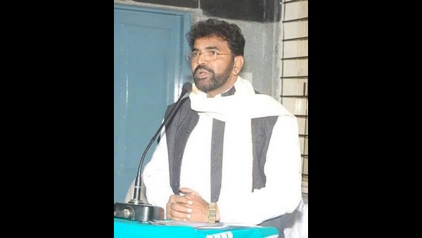 'ಕಾಡಿಗೆ ಕಣ್ಣಿನ ಚೆಲುವೆ ಮನೆಗೆ ಕೇಡು ತಂದಳು' 'ಕಾಡಿಗೆ ಕಣ್ಣಿನ ಚೆಲುವೆ ಮನೆಗೆ ಕೇಡು ತಂದಳು'