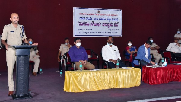 ಹಸ್ತಲಾಘವ, ಆಲಿಂಗ ಮಾಡಬಾರದು