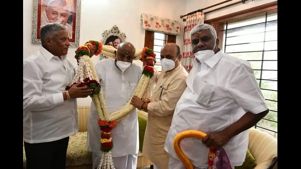  ಗೌಡ್ರ ನಿವಾಸಕ್ಕೆ ಭೇಟಿ ನೀಡಿದ್ದು ಬಿಜೆಪಿಯ ಅಸಂಖ್ಯಾತ ಕಾರ್ಯಕರ್ತರಿಗೆ ನೋವಾಗಿದೆ