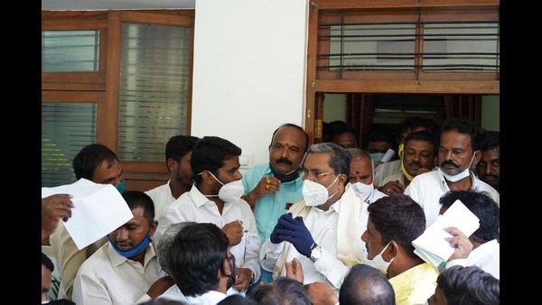  ಸಿದ್ದರಾಮಯ್ಯನವರು ಬೆಂಗಳೂರು ಹೊರವಲಯದ ಜಿಂದಾಲ್ ಪ್ರಕೃತಿ ಚಿಕಿತ್ಸಾ ಕೇಂದ್ರಕ್ಕೆ 