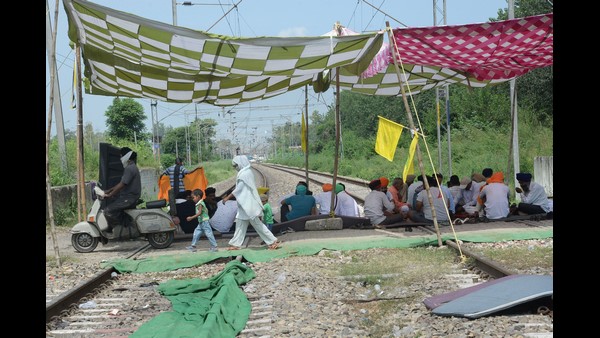 ದೆಹಲಿ ಗಡಿಯಲ್ಲಿ ಮುಂದುವರಿದ ರೈತರ ಹೋರಾಟ ದೆಹಲಿ ಗಡಿಯಲ್ಲಿ ಮುಂದುವರಿದ ರೈತರ ಹೋರಾಟ
