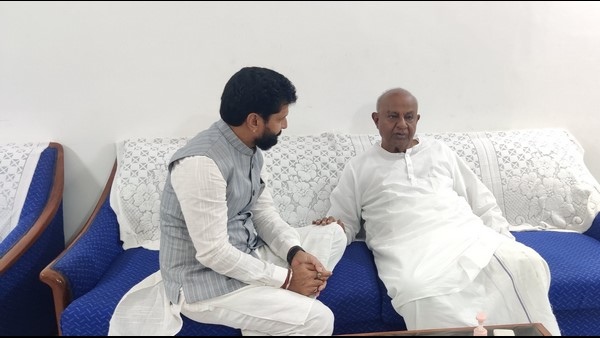 ಮಾಜಿ ಪ್ರಧಾನಿ ದೇವೇಗೌಡರನ್ನು ಭೇಟಿ ಮಾಡಿದ ಸಿ.ಟಿ. ರವಿ!