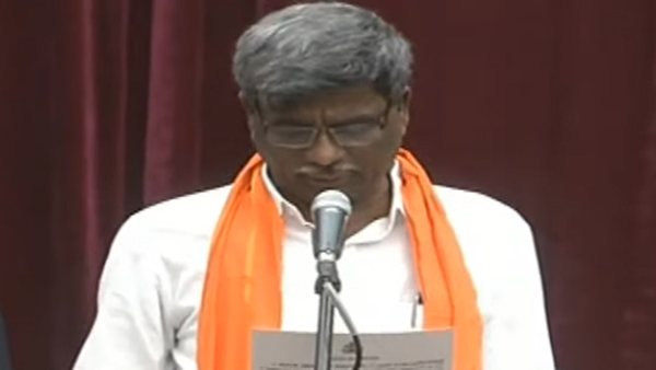 ಸಚಿವರಾಗಿ ಪ್ರಮಾಣ ವಚನ ಸ್ವೀಕರಿಸಿದ ಕೋಟಾ ಶ್ರೀನಿವಾಸ ಪೂಜಾರಿ