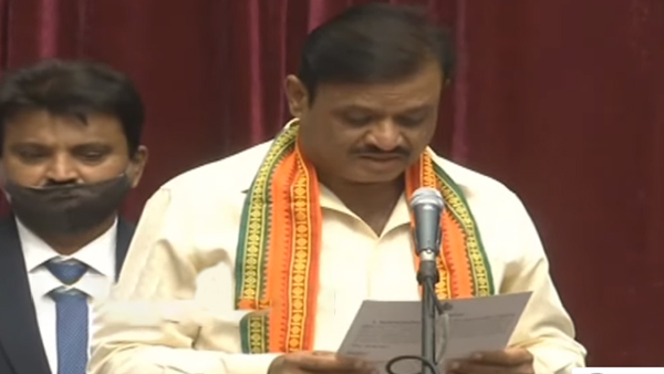 ಸಚಿವರಾಗಿ ಪ್ರಮಾಣ ವಚನ ಸ್ವೀಕರಿಸಿದ ಮುನಿರತ್ನ