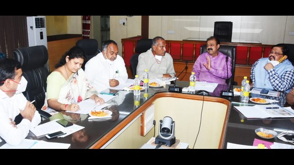 ಹಾವೇರಿ ಜಿಲ್ಲಾ ಕ್ರೀಡಾಂಗಣಕ್ಕೆ ಭೇಟಿ
