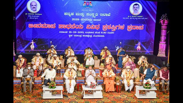 ಪ್ರಶಸ್ತಿ ಸ್ವೀಕರಿಸಿದ 15 ಸಾಧಕರು.. 