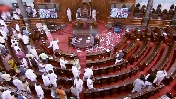 ಪೆಗಾಸಸ್ ವಿಚಾರದಲ್ಲಿ ಸದನದಲ್ಲಿ ಗದ್ದಲ ಪೆಗಾಸಸ್ ವಿಚಾರದಲ್ಲಿ ಸದನದಲ್ಲಿ ಗದ್ದಲ