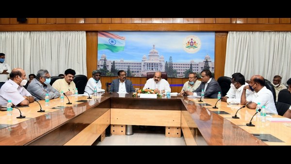 ವಿವಿಧ ಪದಾಧಿಕಾರಿಗಳು ಉಪಸ್ಥಿತರಿದ್ದರು ವಿವಿಧ ಪದಾಧಿಕಾರಿಗಳು ಉಪಸ್ಥಿತರಿದ್ದರು