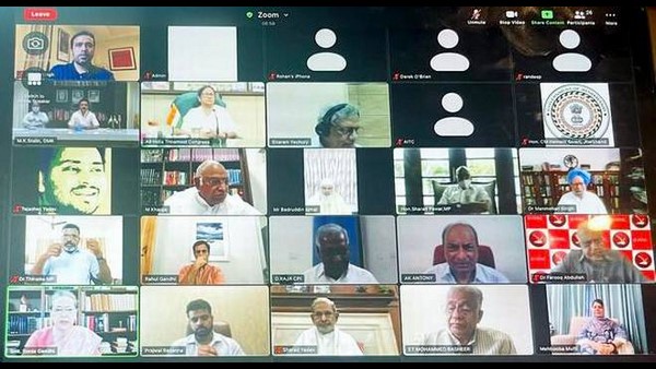  ಕಾಂಗ್ರೆಸ್ ಅಧ್ಯಕ್ಷೆ ಸೋನಿಯಾ ಗಾಂಧಿ ಹತ್ತೊಂಬತ್ತು ವಿರೋಧ ಪಕ್ಷಗಳ ಸಭೆಯನ್ನು ಕರೆದಿದ್ದರು