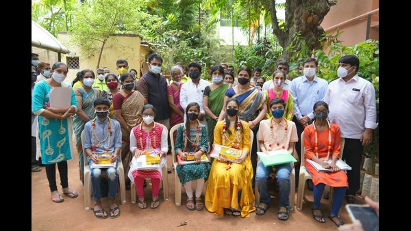 Minister Ashwath Narayan facilitates SSLC students who scored good marks