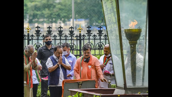  ಜನಾಶೀರ್ವಾದ ಸಭೆಯಲ್ಲಿ ರಾಣೆ, ಠಾಕ್ರೆ ವಿರುದ್ದ ಅಸಂವಿಧಾನಿಕ ಪದ ಬಳಕೆ