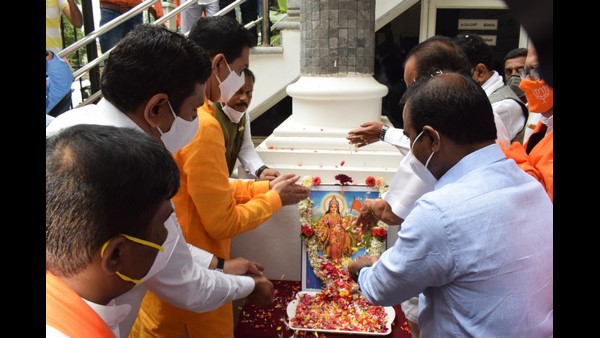 ದೇಶದ ಅರ್ಧದಷ್ಟು ಜನರಿಗೆ ಲಸಿಕೆ ಹಾಕಲಾಗಿದೆ!
