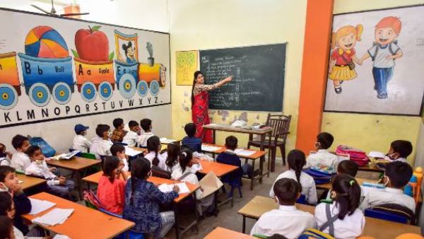 ಹೆಚ್ಚುವರಿ ಶಿಕ್ಷಕರು ಇದ್ದರೂ ಪರಿಹಾರವಿಲ್ಲ 