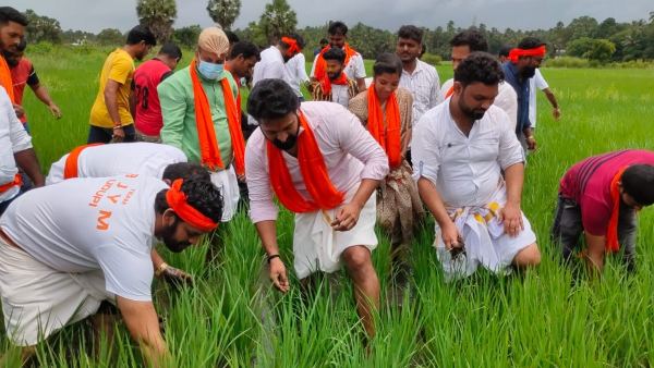 Actor Rishabh Shetty Join Hands For New Method Of Sowing At Udupi