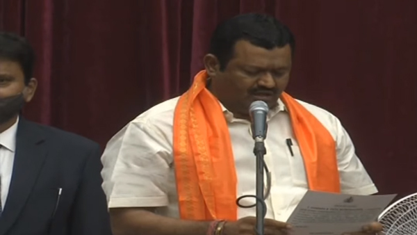 ಪ್ರಮಾಣ ವಚನ ಸ್ವೀಕರಿಸಿದ   ಶಂಕರ್ ಪಾಟೀಲ್ ಮುನೇನಕೊಪ್ಪ