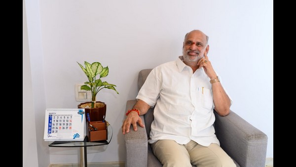 ಆತ್ಮೀಯ ಮತದಾರ ಬಂಧುಗಳೇ... ಆತ್ಮೀಯ ಮತದಾರ ಬಂಧುಗಳೇ...