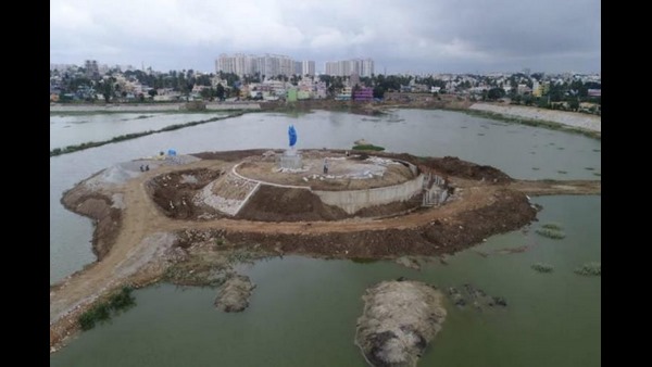 ಟಾರ್ಪಲ್ ತೆರೆದು ಶಿವ ಮೂರ್ತಿಗೆ ಪೂಜೆ 