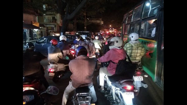  ಫ್ಲೈಓವರ್‌ನಲ್ಲಿ 16 ಪಿಲ್ಲರ್‌ಗಳ ಅಳವಡಿಕೆ