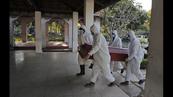 ಮ್ಯಾಜಿಕ್ ಮದ್ದು ಸೇವಿಸಿದ ಆರೋಗ್ಯ ಸಚಿವೆ 