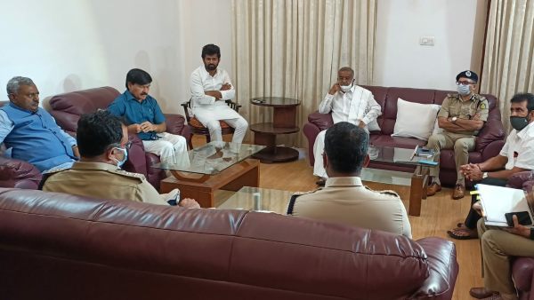 ಪೊಲೀಸ್ ಅಧಿಕಾರಿಗಳ ಸಭೆ