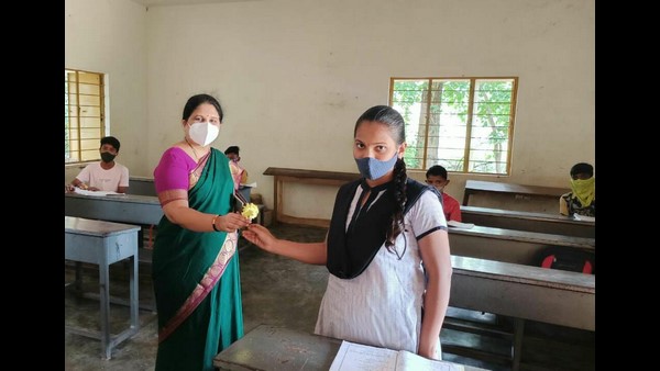 Chitradurga School Reopening: Students Who Came To School Enthusiastically 