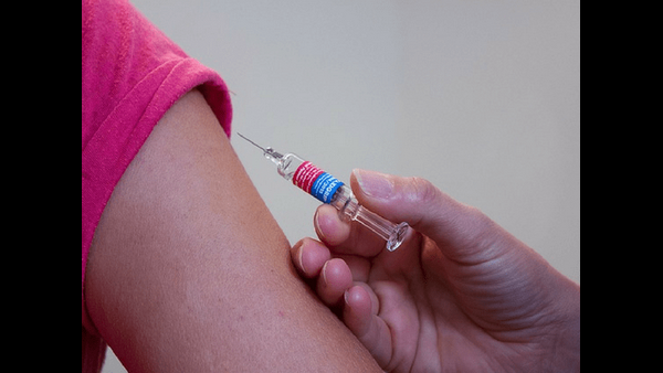  ಕೆಲವರಲ್ಲಿ ಲಸಿಕೆ ಪಡೆದ ನಂತರ ಸಮಸ್ಯೆ ಗೋಚರ