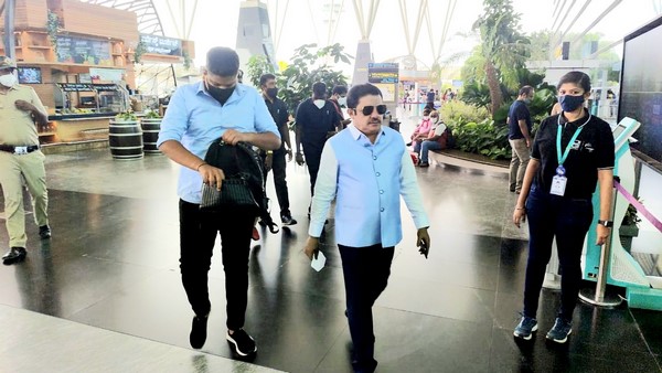 ಡಿಕೆಶಿ ಭೇಟಿ ಬಳಿಕ ದಿಢೀರ್ ದೆಹಲಿಗೆ ತೆರಳಿದ ಜಮೀರ್!