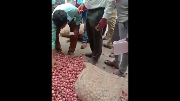  ರಸ್ತೆ, ಚರಂಡಿಗೆ ಸುರಿದ ರೈತ