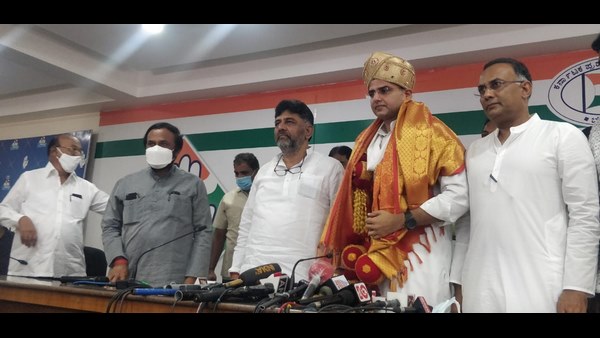 ಪೆಟ್ರೋಲ್ ಡೀಸೆಲ್ ಬೆಲೆ ಈಗ ದೇಸಿ ತುಪ್ಪಕ್ಕಿಂತ ದುಬಾರಿ