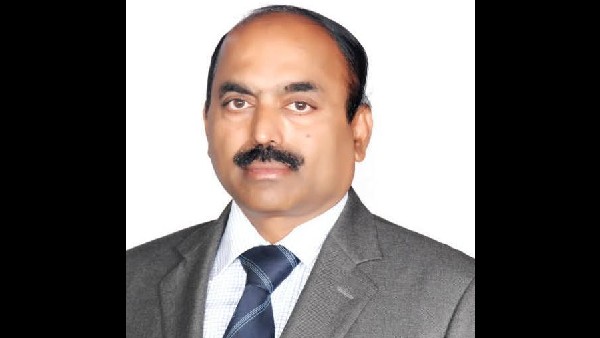 Tumkuru University Vice Chancellor V. Siddegowda honored by National Chanakya award