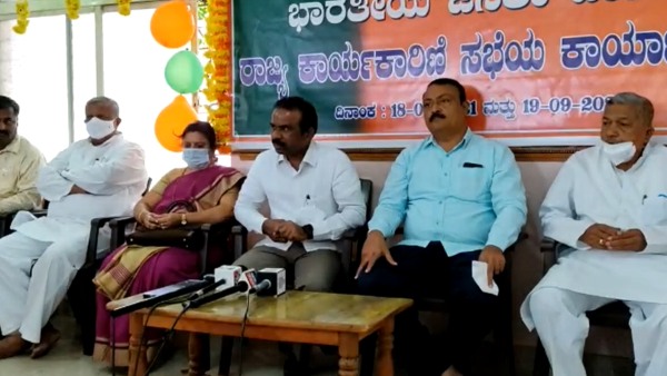  ಬೊಮ್ಮಾಯಿ, ಕುಮಾರಸ್ವಾಮಿ ಮಾತುಕತೆ